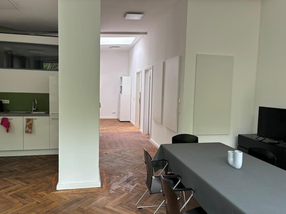 Zentrales Gartenhaus Loft In Vakantiehuis